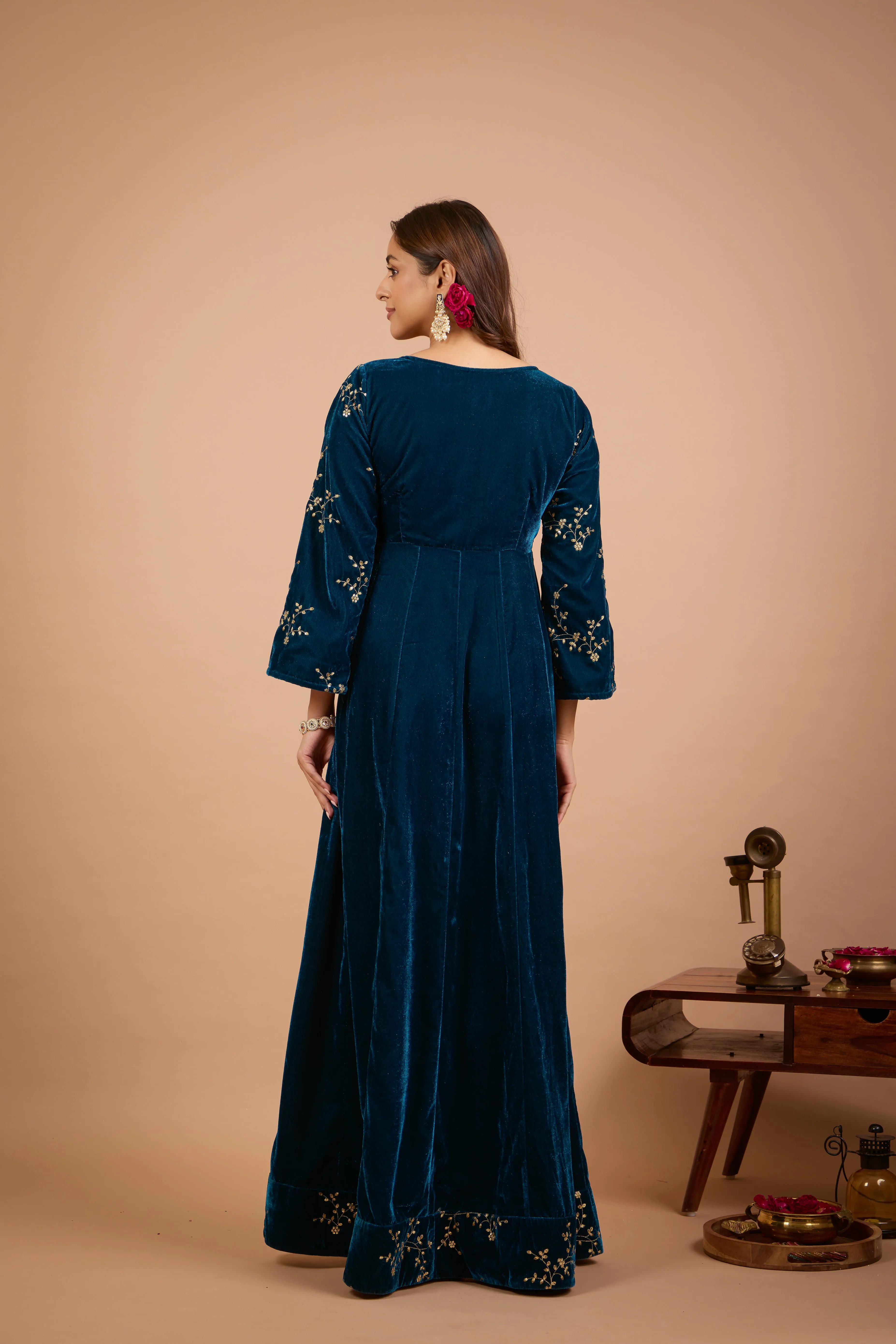 Alaya Jugni Bahamas Glow Velvet Anarkali Set