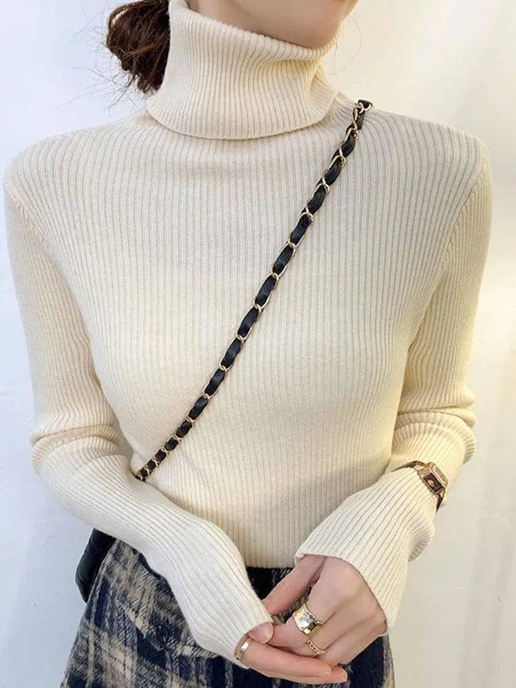 Chic Knitted Turtleneck Sweater: Perfect for Cozy Autumn Days