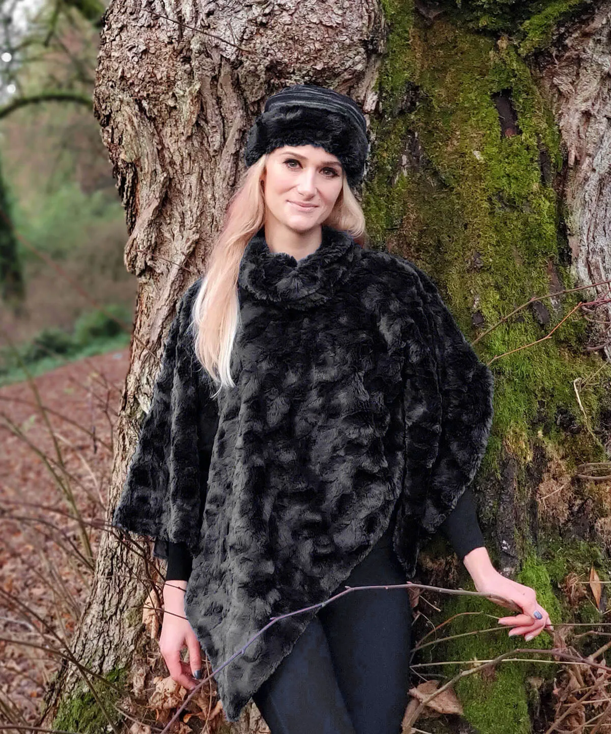 Poncho - Cuddly Faux Fur in Black (SOLD OUT)