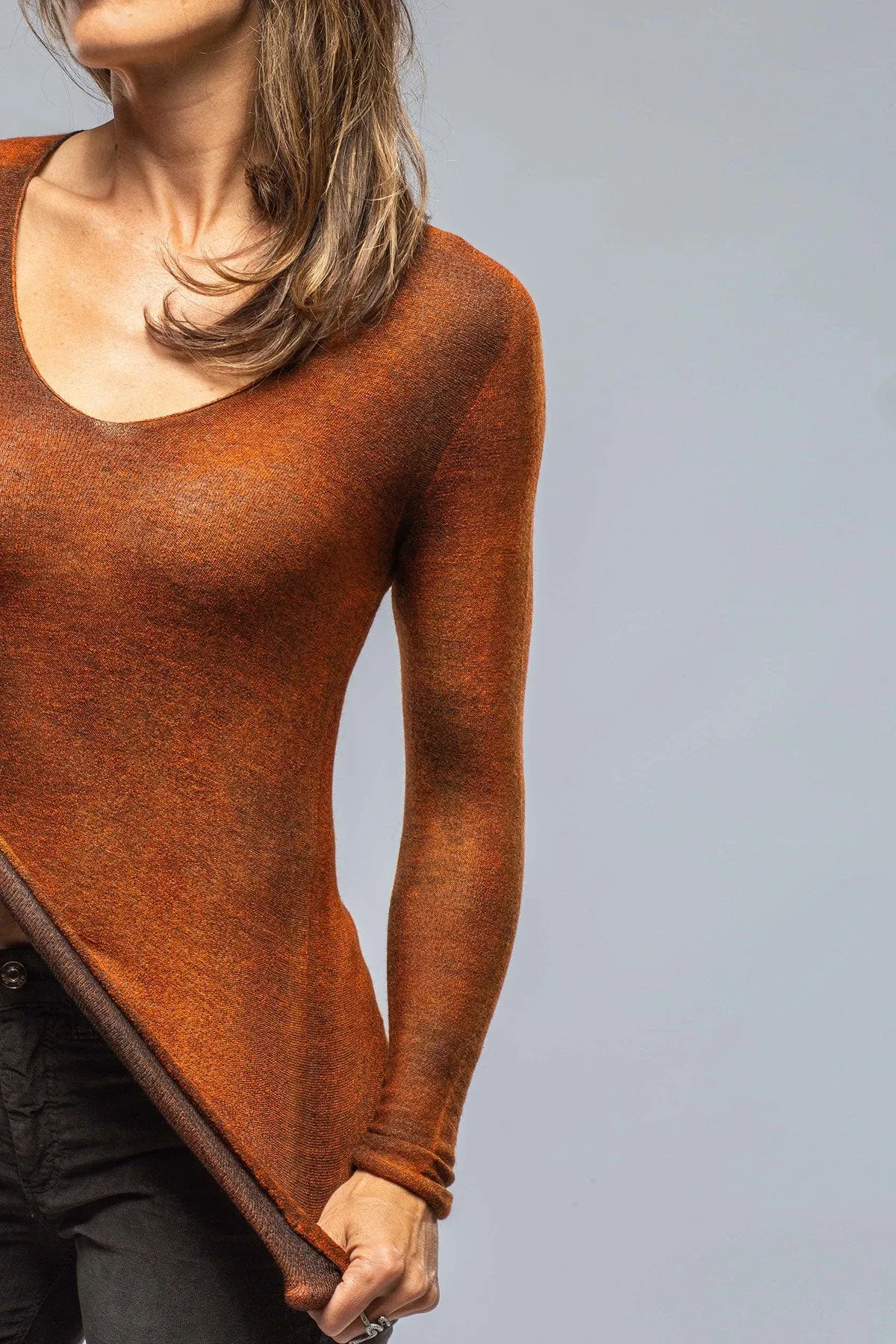 Sloan Soft V-Neck Pullover In Shaded Rust